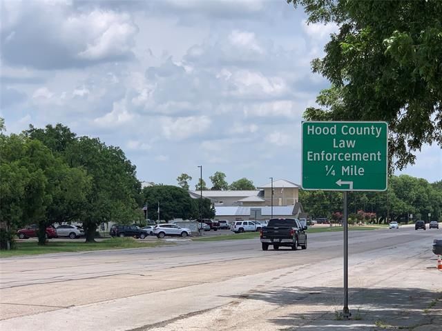 1601 W Pearl St, Granbury, TX 76048
